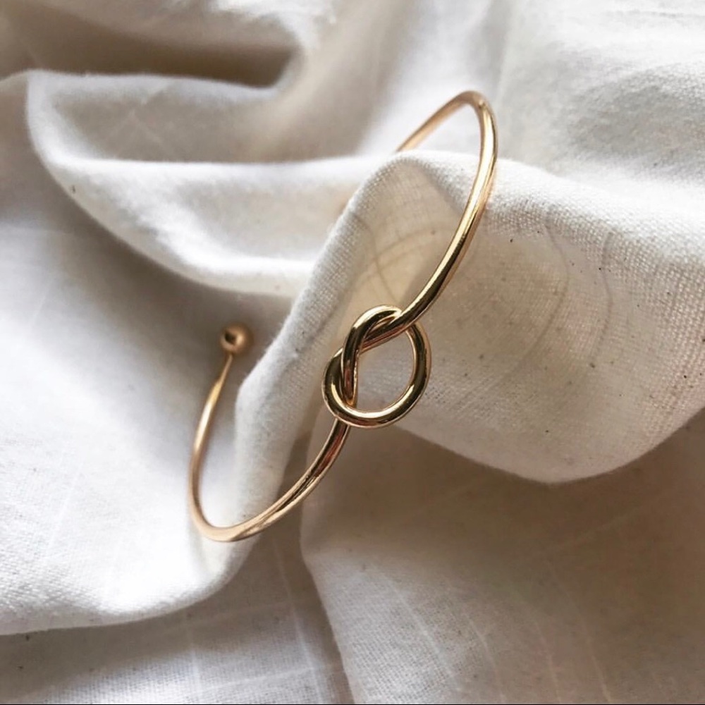 Restock Chic & Simple Knot Bracelet in Gold - Picture 2 of 5